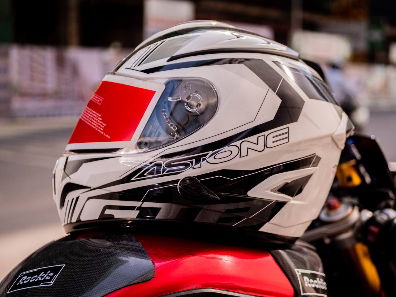 ASTONE GT-1000F Gloss White Black - KMX Helmets